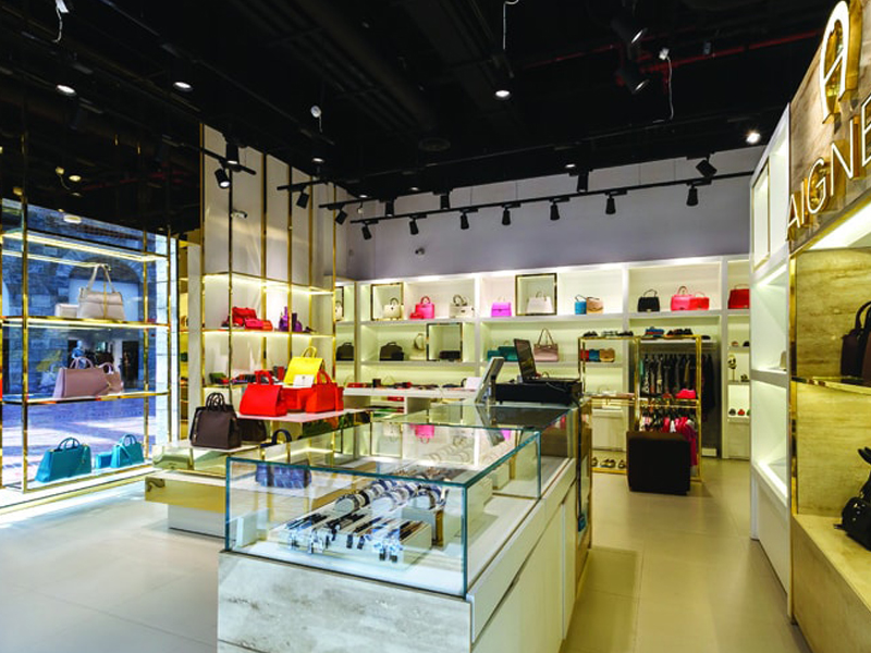 styrte Subjektiv bold Aigner - Luxury Bags & Accessories | The Outlet Village - Dubai, UAE